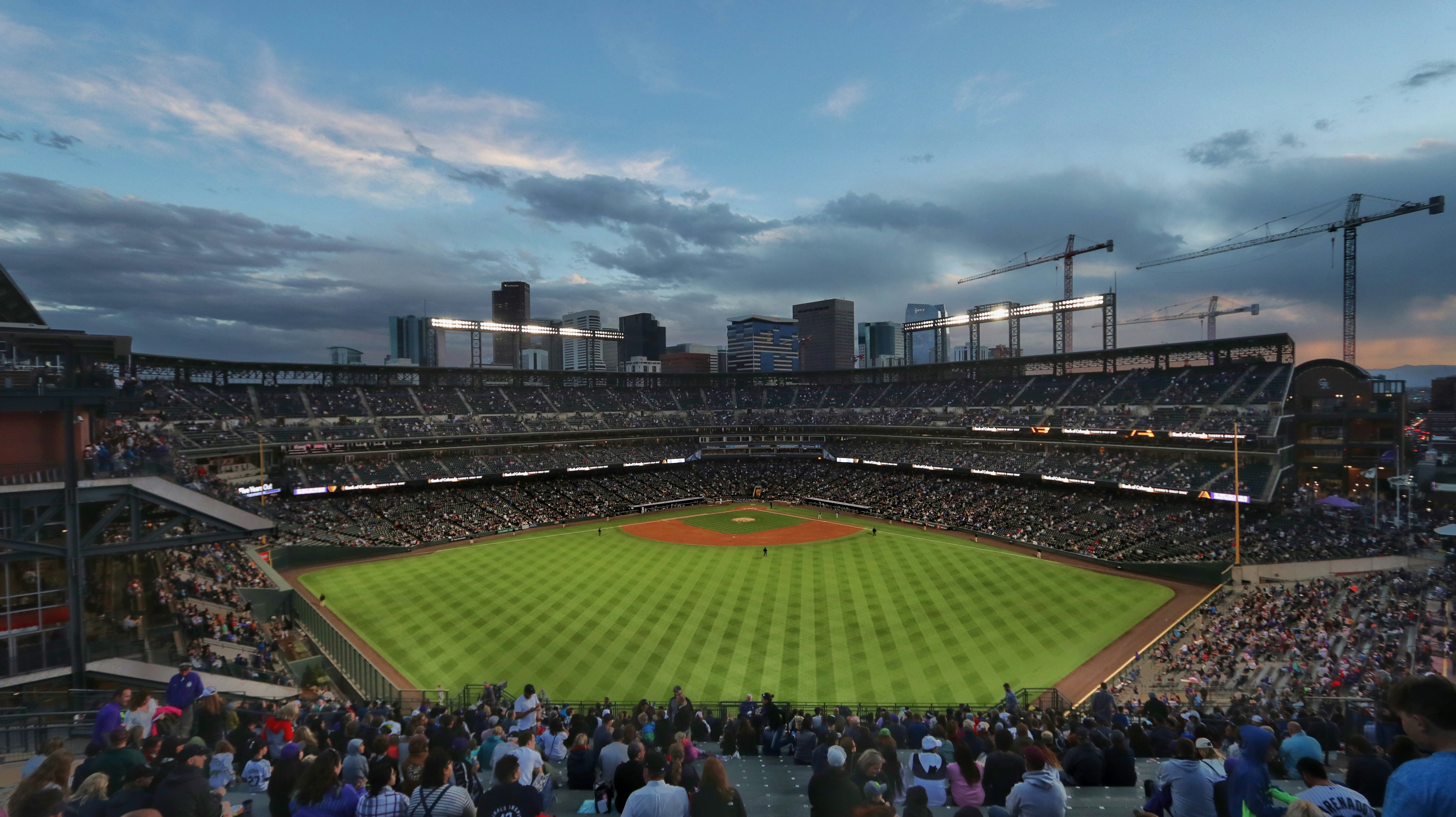 Качество Уличные светодиодные спортивные фонари завод